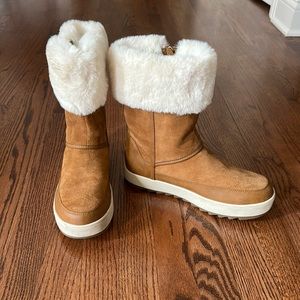 Koolaburra by UGG suede boot